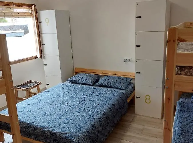 Zenia Hostel *