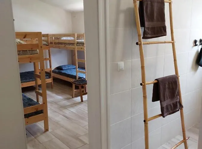 Zenia Hostel *