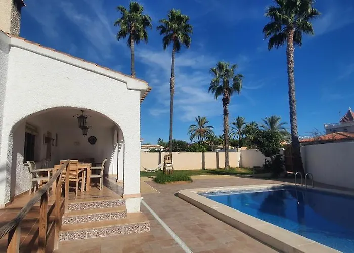 Zenia Hostel *
