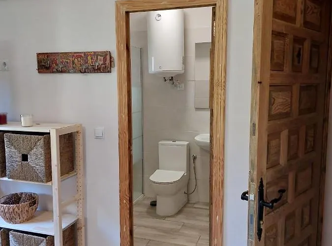 Zenia Hostel *