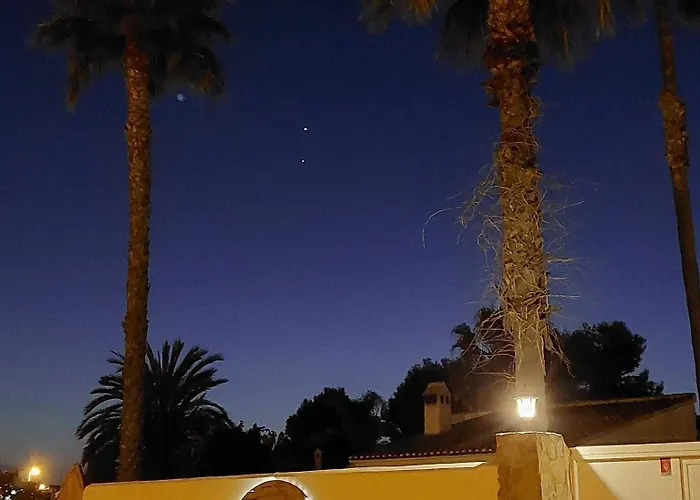 Zenia Hostel *
