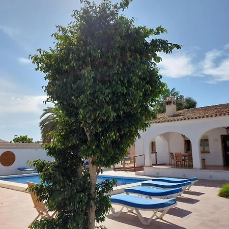 Zenia Hostel *