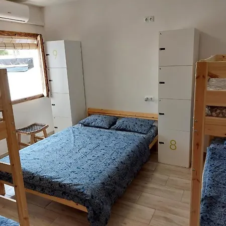 Zenia Hostel *