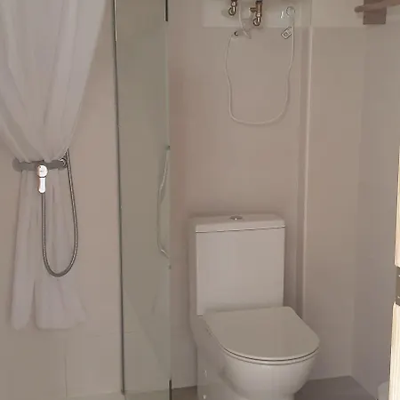 Zenia Hostel *